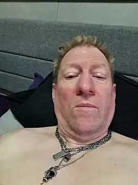 tomtom111111 online show from March 4, 3:18 pm