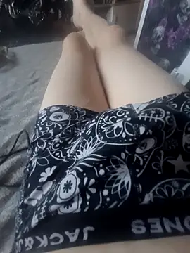 tomtom111111 online show from April 18, 5:44 am