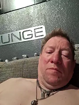 tomtom111111 online show from April 20, 9:05 pm