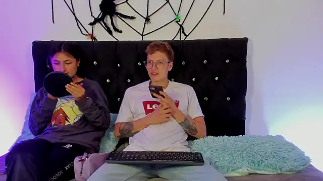 Snapshot of A_sexy_couple__ chatting on October 28, 9:17 pm A sexy couple online show from October 28, 9:17 pm