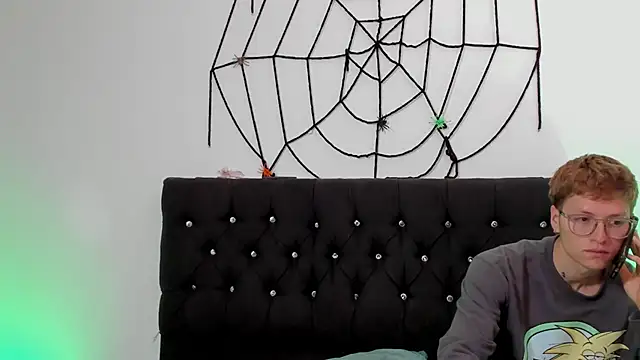 Snapshot of A_sexy_couple__ chatting on November 6, 6:20 pm A sexy couple online show from November 6, 6:20 pm