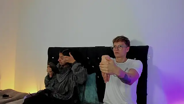 Snapshot of A_sexy_couple__ chatting on November 12, 8:41 pm A sexy couple online show from November 12, 8:41 pm