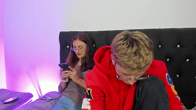 Snapshot of A_sexy_couple__ chatting on December 4, 10:40 pm A sexy couple online show from December 4, 10:40 pm