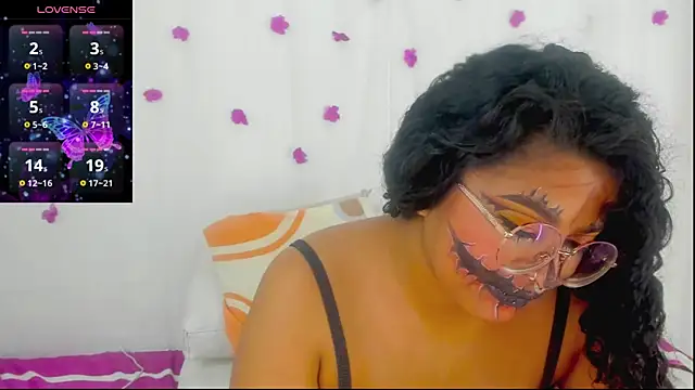 moana taylor online show from October 25, 2:13 pm