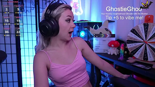 Snapshot of GhostieGhoo chatting on June 12, 7:35 pm GhostieGhoo online show from June 12, 7:35 pm