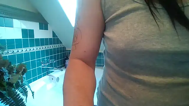 Snapshot of khloebanques chatting on September 27, 10:04 pm khloebanques online show from September 27, 10:04 pm