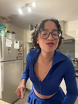 Snapshot of Lauyako chatting on February 25, 1:52 am Lauyako online show from February 25, 1:52 am