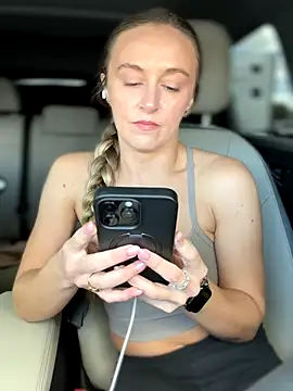 Snapshot of lunagirl13 chatting on October 11, 9:13 pm lunagirl13 online show from October 11, 9:13 pm