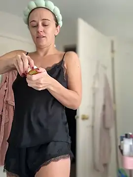 Snapshot of lunagirl13 chatting on October 19, 7:36 pm lunagirl13 online show from October 19, 7:36 pm