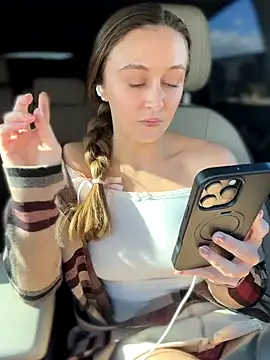 Snapshot of lunagirl13 chatting on November 28, 8:44 pm lunagirl13 online show from November 28, 8:44 pm