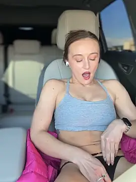 Snapshot of lunagirl13 chatting on December 4, 7:00 pm lunagirl13 online show from December 4, 7:00 pm