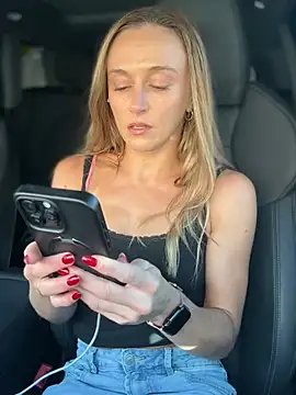 Snapshot of lunagirl13 chatting on July 6, 11:51 pm lunagirl13 online show from July 6, 11:51 pm