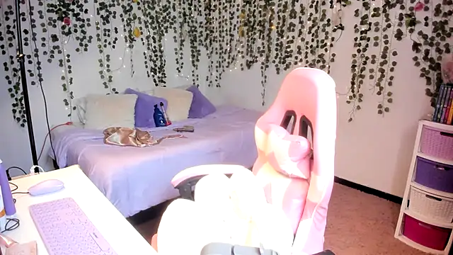 Snapshot of violeta_milleer chatting on October 10, 4:50 pm violeta milleer online show from October 10, 4:50 pm