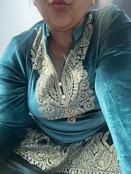 Snapshot of Preet_Kaur_69 chatting on December 17, 1:49 pm Preet Kaur 69 online show from December 17, 1:49 pm