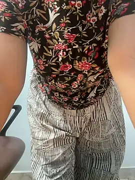 Snapshot of Preet_Kaur_69 chatting on December 22, 6:15 pm Preet Kaur 69 online show from December 22, 6:15 pm