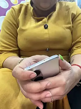 Snapshot of Preet_Kaur_69 chatting on December 1, 10:09 am Preet Kaur 69 online show from December 1, 10:09 am