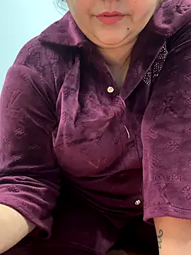 Snapshot of Preet_Kaur_69 chatting on December 2, 3:18 pm Preet Kaur 69 online show from December 2, 3:18 pm