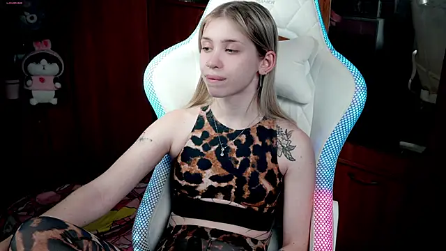 ho1yho1e online show from November 14, 7:34 pm