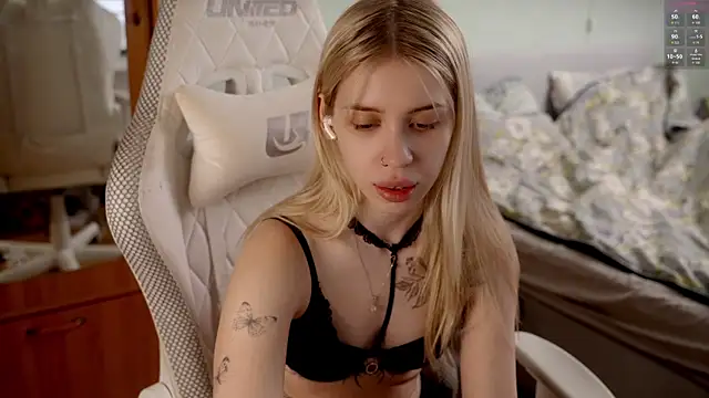 ho1yho1e online show from April 13, 8:03 pm