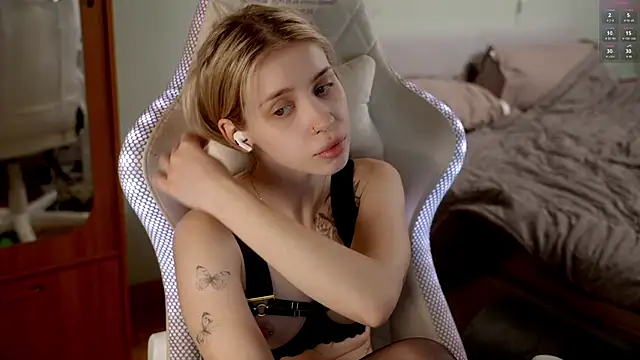 ho1yho1e online show from April 18, 7:29 pm