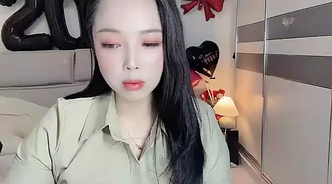 Snapshot of kk_lele chatting on February 4, 7:18 am kk lele online show from February 4, 7:18 am