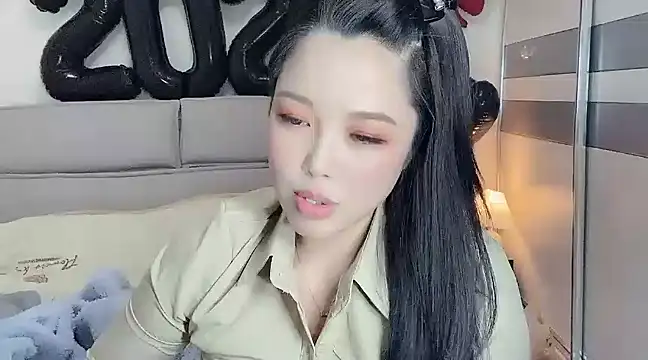 Snapshot of kk_lele chatting on February 19, 7:50 am kk lele online show from February 19, 7:50 am