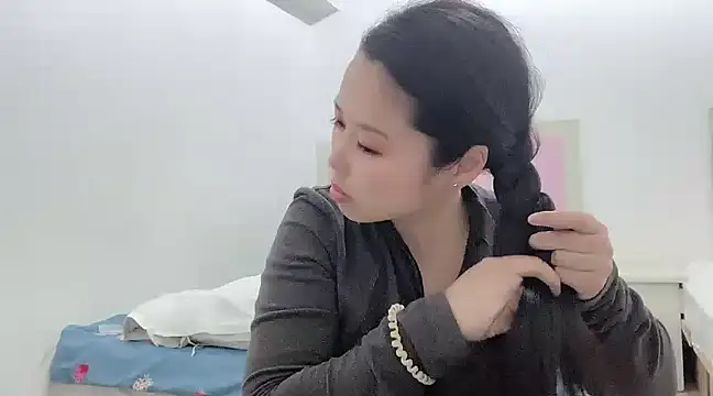 Snapshot of kk_lele chatting on March 7, 2:01 pm kk lele online show from March 7, 2:01 pm