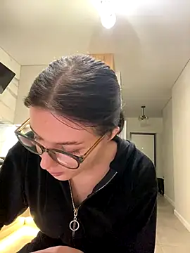 little belucci online show from January 7, 3:03 pm