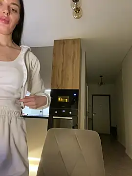 little belucci online show from January 13, 3:17 pm