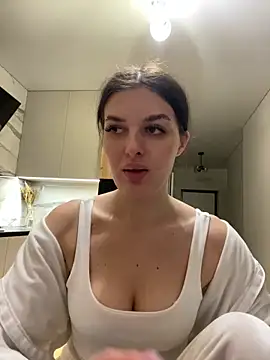 little belucci online show from February 18, 4:03 pm