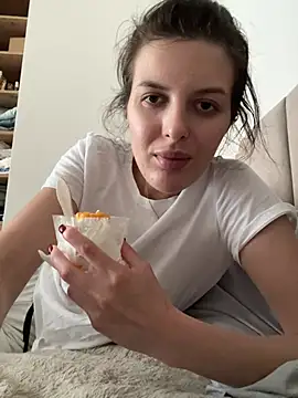 little belucci online show from July 5, 2:46 pm