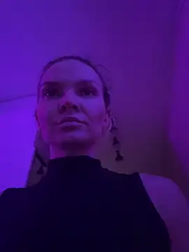 Snapshot of _alleyesonme_ chatting on October 25, 3:29 pm alleyesonme online show from October 25, 3:29 pm