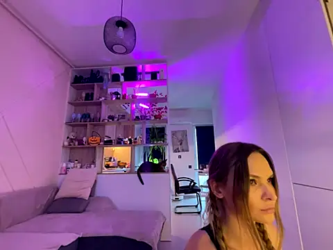 Snapshot of _alleyesonme_ chatting on November 6, 12:39 pm alleyesonme online show from November 6, 12:39 pm