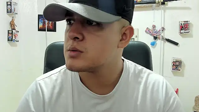 Snapshot of ney_22 chatting on October 12, 1:32 pm ney 22 online show from October 12, 1:32 pm