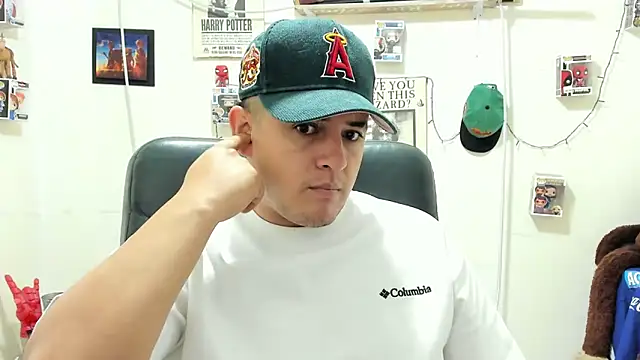 Snapshot of ney_22 chatting on November 6, 11:00 am ney 22 online show from November 6, 11:00 am