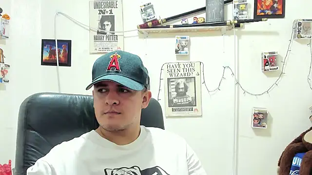 Snapshot of ney_22 chatting on November 8, 1:33 pm ney 22 online show from November 8, 1:33 pm