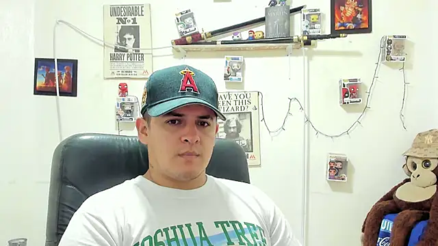 Snapshot of ney_22 chatting on November 17, 10:37 pm ney 22 online show from November 17, 10:37 pm