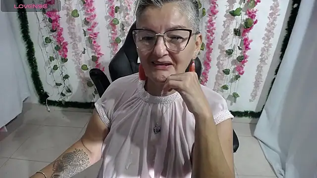 bety-cum2 online show from February 7, 2:15 pm