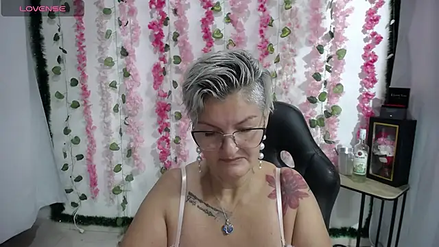 bety-cum2 online show from February 14, 9:24 am