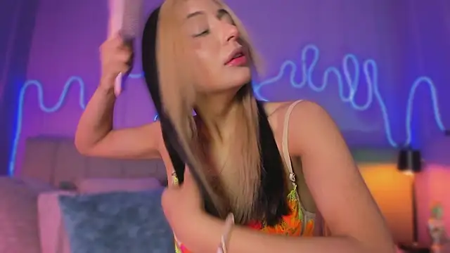 Sofly s online show from February 20, 12:05 pm