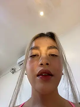 Snapshot of SexFucktoryLily chatting on May 6, 9:25 am SexFucktoryLily online show from May 6, 9:25 am