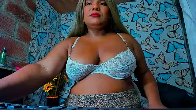 Snapshot of luciana_osorno chatting on November 7, 9:09 am luciana osorno online show from November 7, 9:09 am