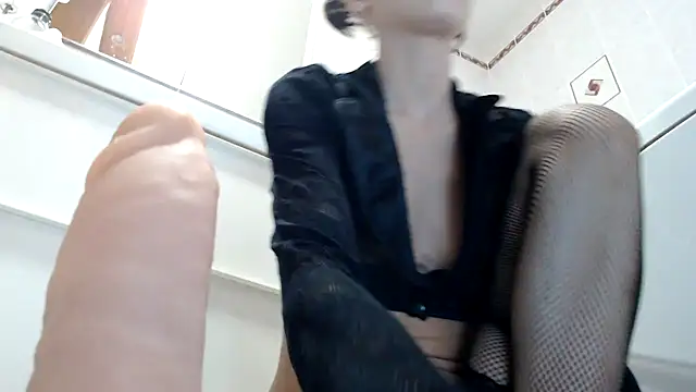 Snapshot of Crazy_team_ chatting on January 3, 5:53 pm Crazy team online show from January 3, 5:53 pm