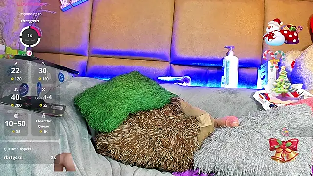 Snapshot of CelesteGill_ chatting on December 15, 11:01 am CelesteGill online show from December 15, 11:01 am