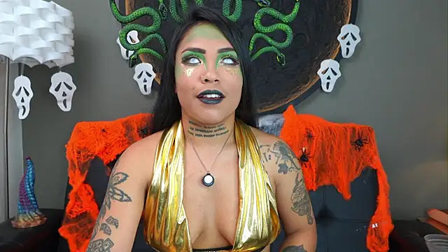 Snapshot of miss_vaiolette chatting on October 31, 11:11 am miss vaiolette online show from October 31, 11:11 am