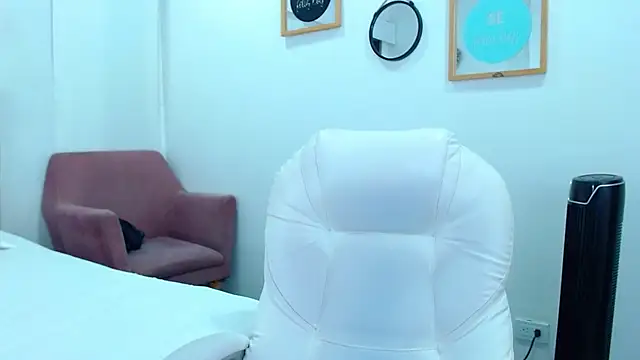 annylouis online show from January 9, 2:22 am