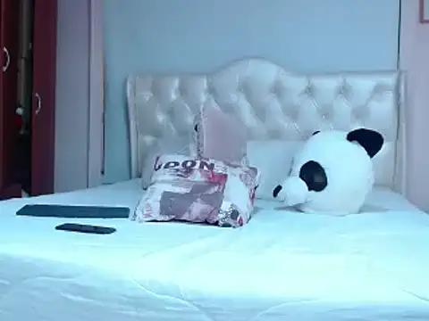 annylouis online show from February 13, 7:56 am