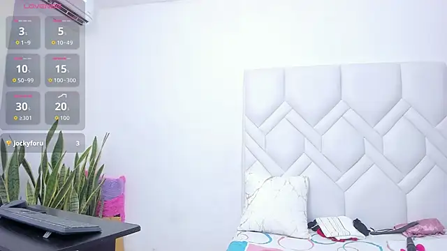 Snapshot of Mature_Hard chatting on November 21, 9:02 pm Mature Hard online show from November 21, 9:02 pm