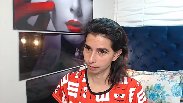 Snapshot of Eva-Williams chatting on February 14, 3:33 am Eva-Williams online show from February 14, 3:33 am