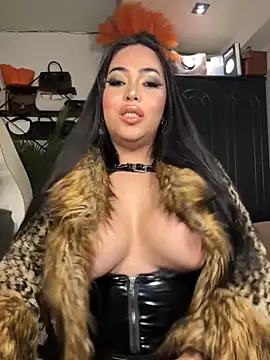 Snapshot of BigDominaMia chatting on November 16, 6:13 pm BigDominaMia online show from November 16, 6:13 pm